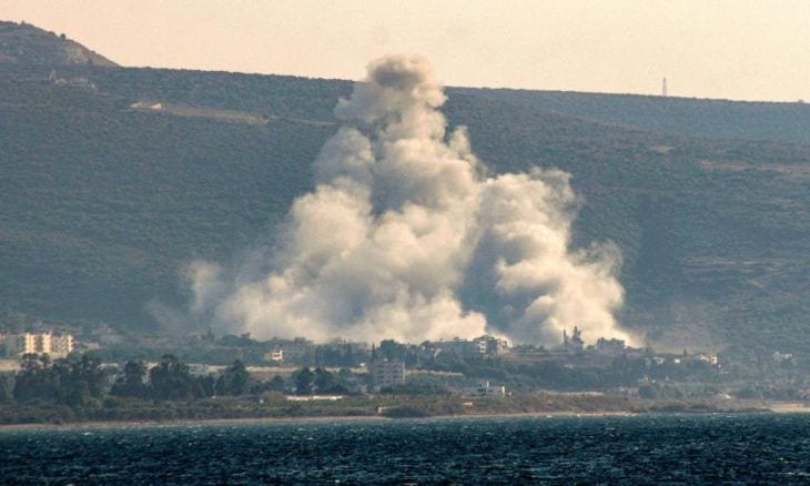 غارات إسرائيلية على 4 بلدات جنوبي وشرقي لبنان بدعوى استهداف بنى تحتية لـ”حزب الله” و“حماس”